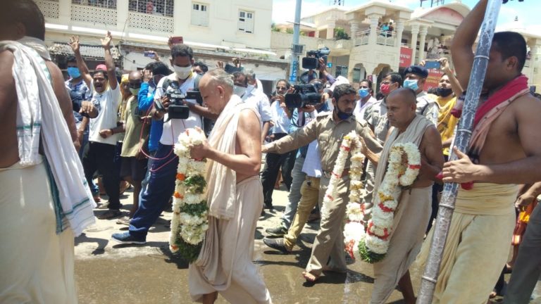 Puri Rath Yatra: Jagannath Temple Servitors Perform Agyan Mala Bije Rituals