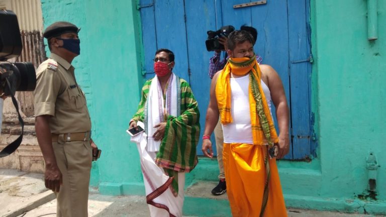 Three Fake Servitor Held In Puri