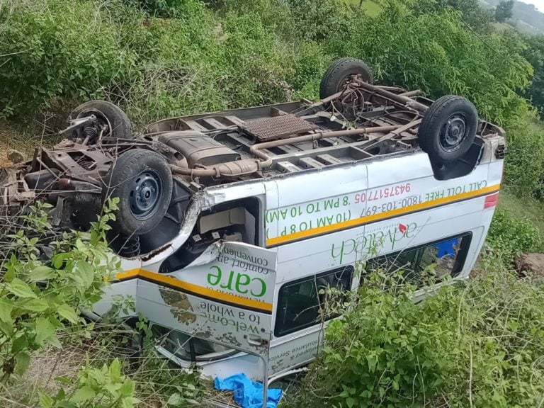 Ambulance Carrying Corona Positive Tehsildar Turns Turtle