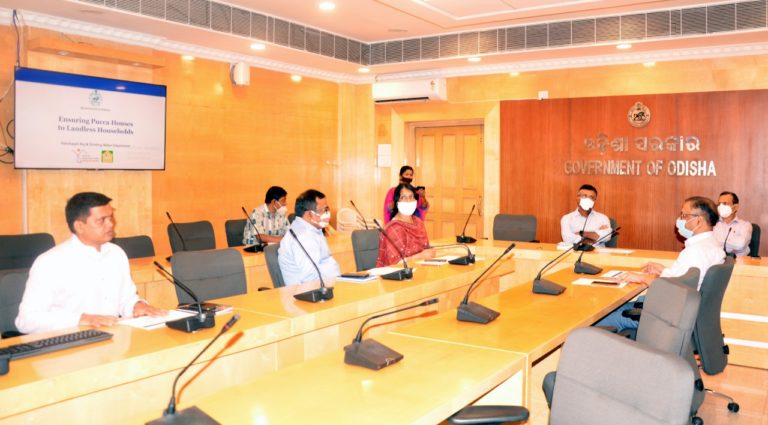 Ensure Land To Landless To Avail Rural Housing Scheme, Odisha CS Asks Departments