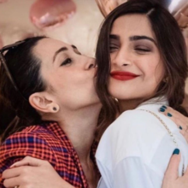 Sonam Thanks Karisma For ‘Paving The Way For Kapoor Girls’ In Bollywood
