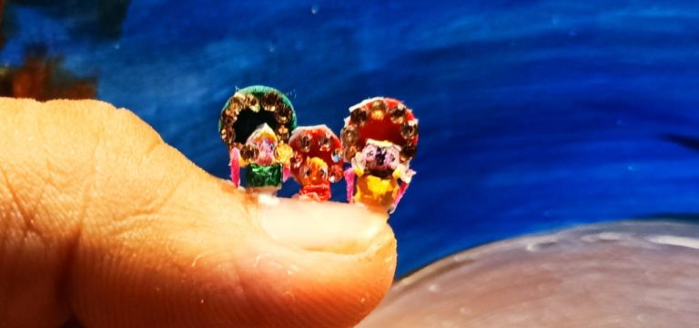 Berhampur Sculptor Carves 3 MM Idols Of Lords In ‘Sunabesha’