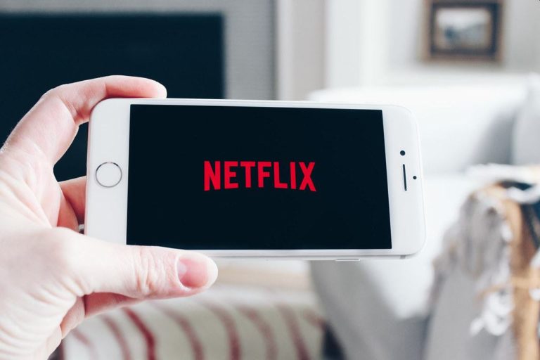 netflix suspends russia services