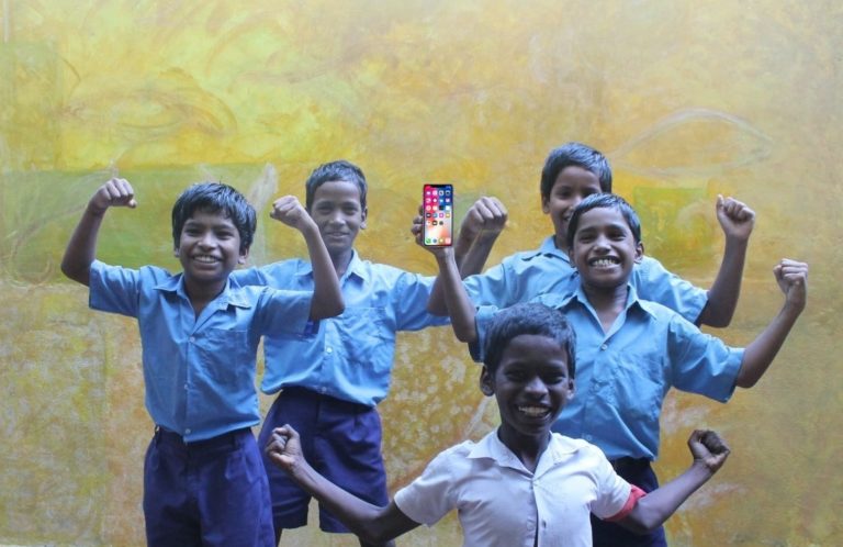 Bakul Aims To Bridge Digital Divide & Hand Phones/Laptops To Needy Kids