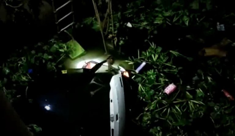 car falls into drain in cuttack