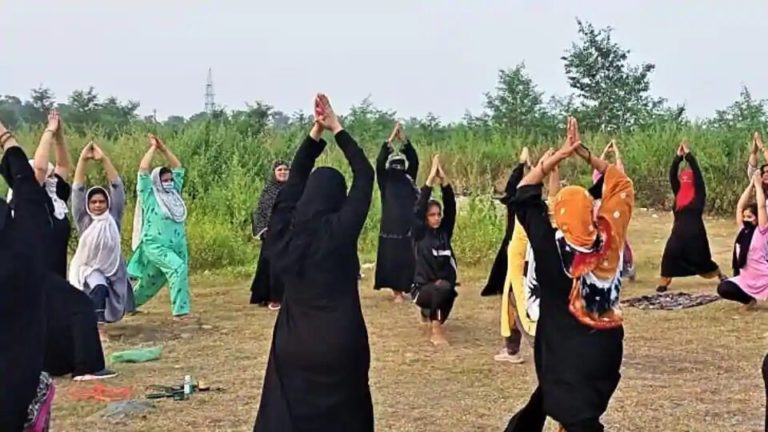 This Burqa-Clad Girl Teaches Yoga To Women Amid Stares & Lewd Remarks