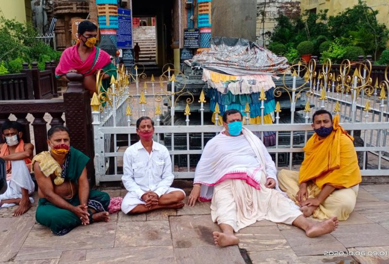 servitors dharna Jagannath temple Puri