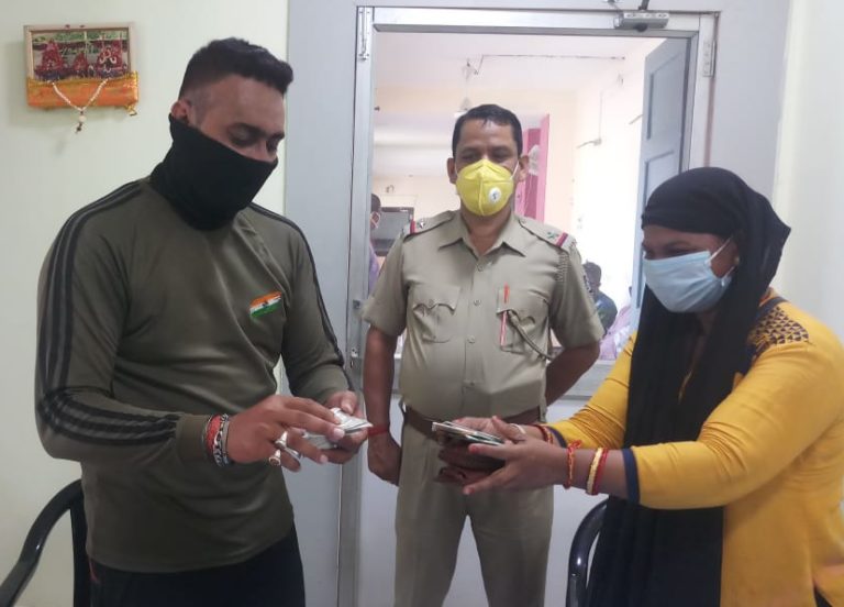 Bhubaneswar Mahila Police Constable Helps Man Get Back His Lost Wallet
