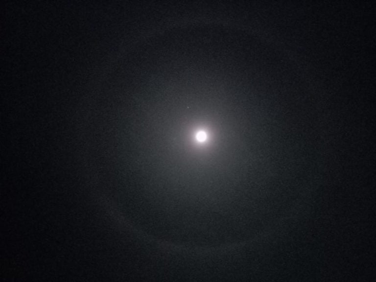 22 degree lunar halo