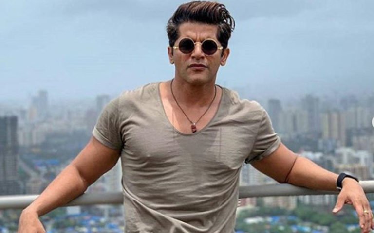 Karanvir Bohra’s Pic In Underpants