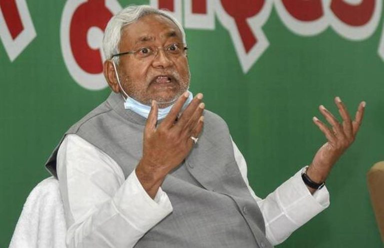 Man tries to attack Nitish kumar