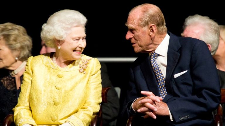 Queen elizabeth, philip to get covid vaccine early