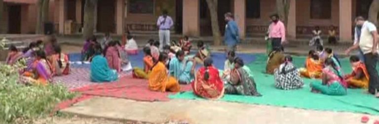 This School In Odisha’s Sonepur Teaches Mothers Too