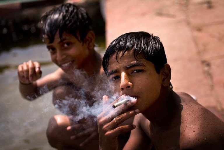 legal age India smoking raise