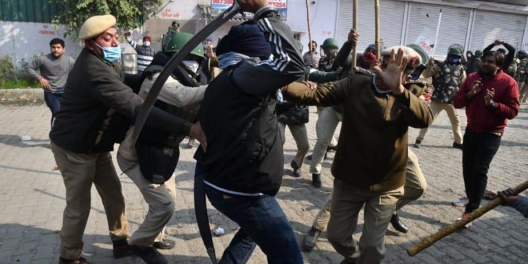 Rampage By Anti-Farmers Mob At Singhu Border