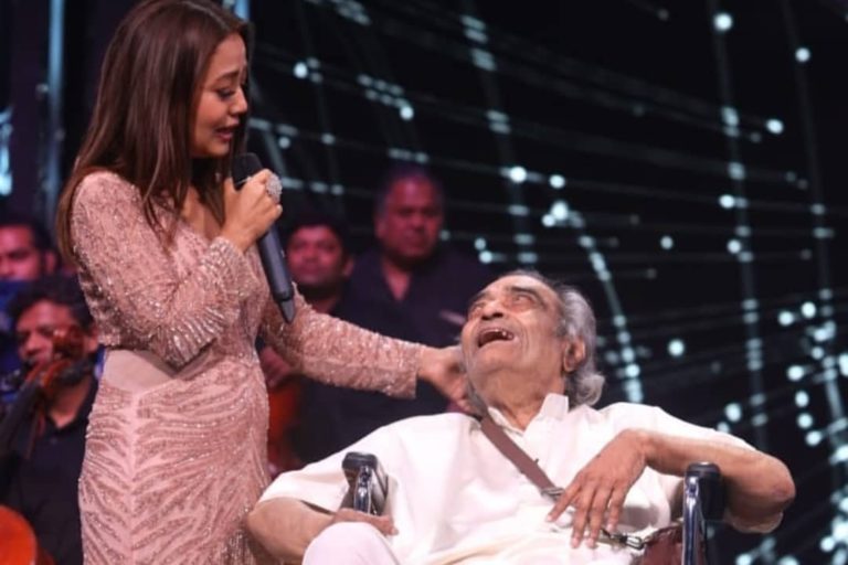 Neha Kakkar’s Gesture To Lyricist Melts Hearts