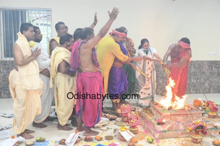 Ahead Of Assembly Polls, Puri Jagannath Temple Priests Perform Puja At West Bengal CM’s Residence