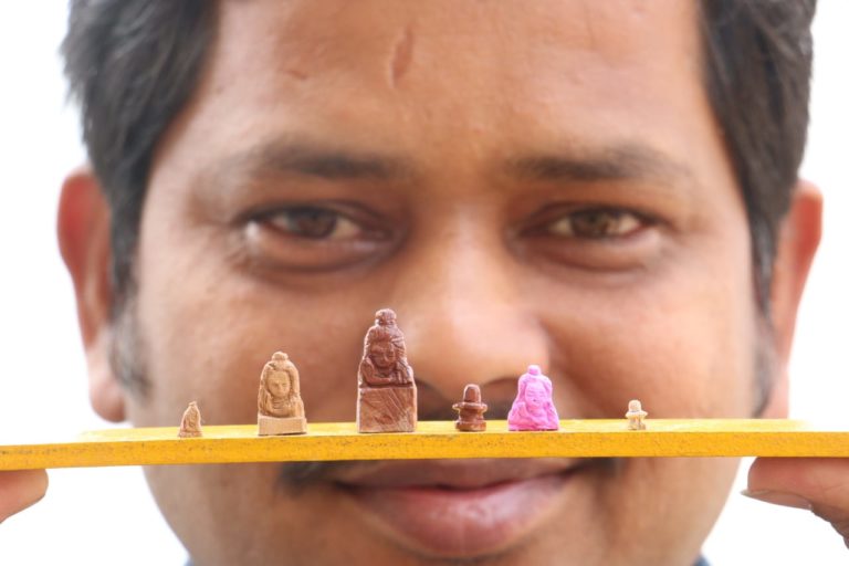 miniature artist record