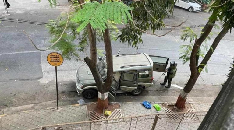 Mukesh ambani house vehicle explosives