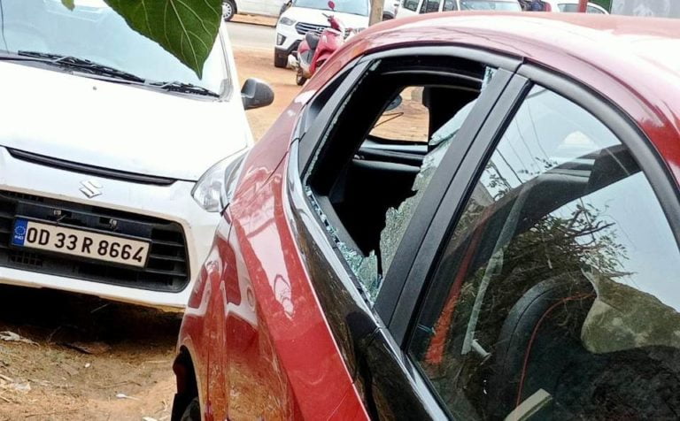 Miscreants Decamp With Bag Of Valuables After Breaking Windowpane Of Car In Bhubaneswar