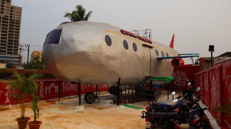 airplane-theme restaurant