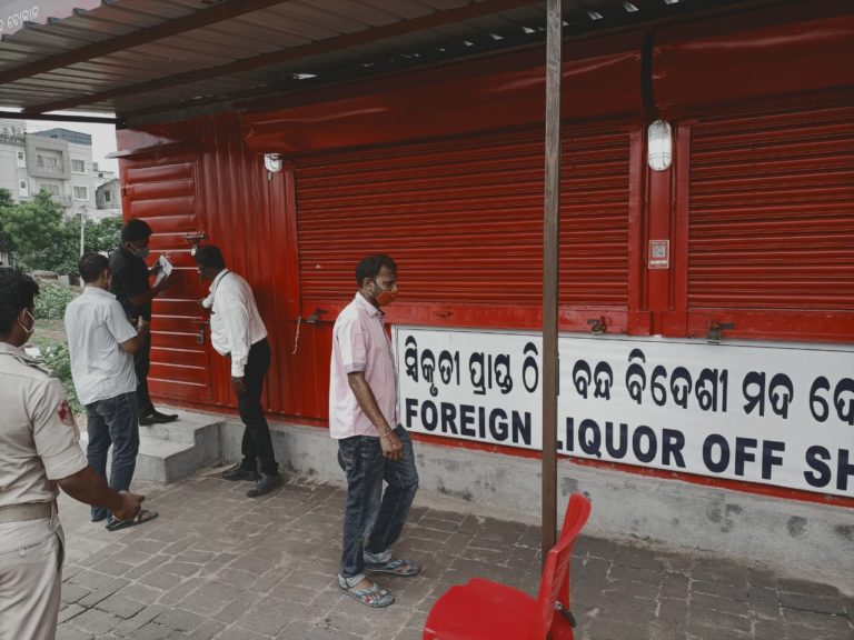 Five Liquor Shops Sealed In Bhubaneswar For COVID Norms Violation