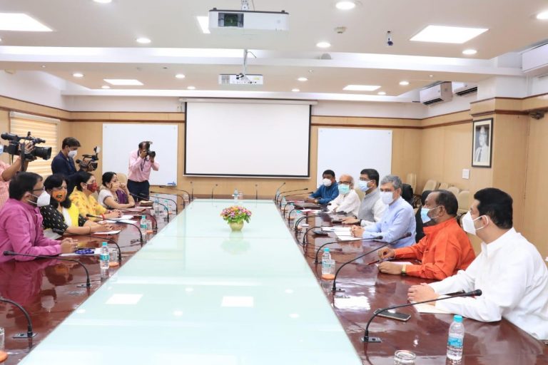 Ashwini Vaishnaw, Dharmendra Discuss Rail Projects With BJP MPs From Odisha