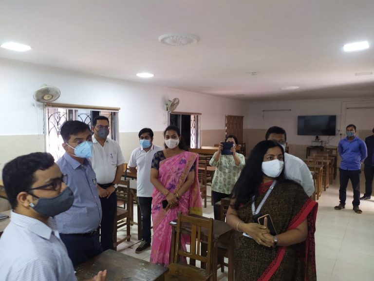 Smart Classrooms: Chairperson Of Mo School Abhiyan Visits E-Classroom In Bhubaneswar