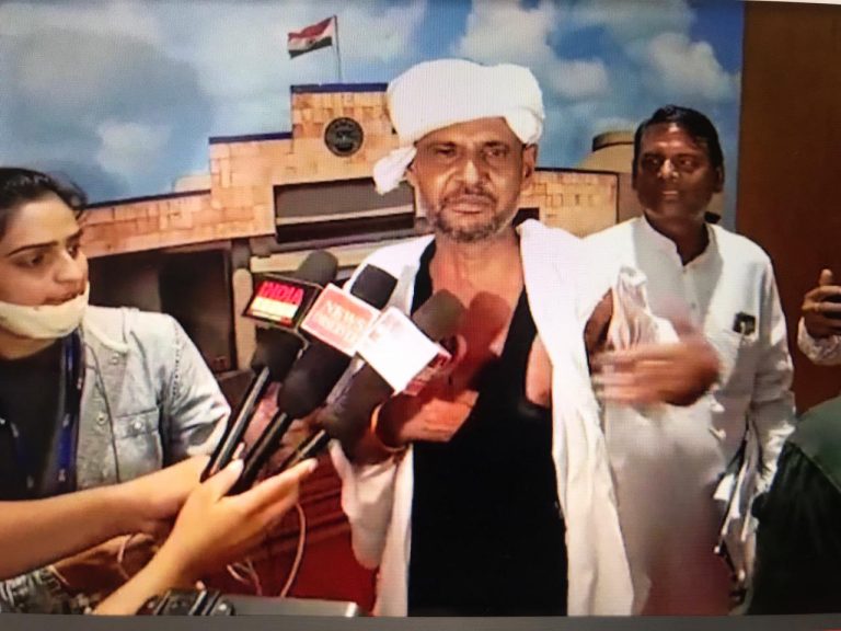 Congress MLA Tears His Kurta In Front Of Mediapersons; Know Others Who Have Done It Before