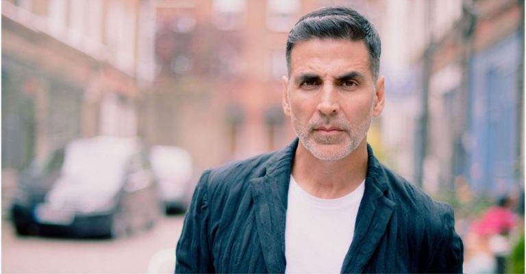 Akshay Kumar rushes home