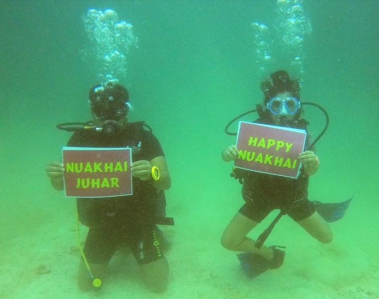 11-Year-Old Scuba Diver Sends Nuakhai Wishes From 40-Ft Below Sea!