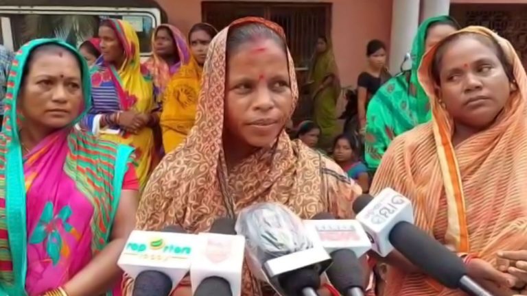 Flood-Hit Villagers Stage Dharna At Kujanga Block In Odisha’s Jagatsinghpur