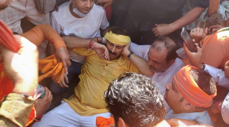 Protest Against Restriction On Chhath Puja: BJP MP Manoj Tiwari Hospitalised After Being Hit By Water Canon