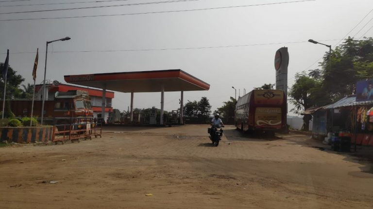 3 Petrol Station Pumps Run Dry In Cuttack City!