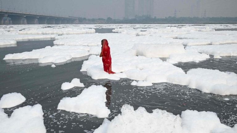 Yamuna toxic foam