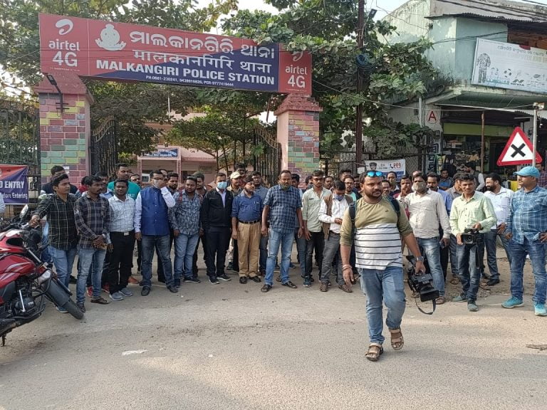 After Midnight Arrest Of Scribes, Journalists Gherao Police Station In Odisha’s Malkangiri; Know What Happened