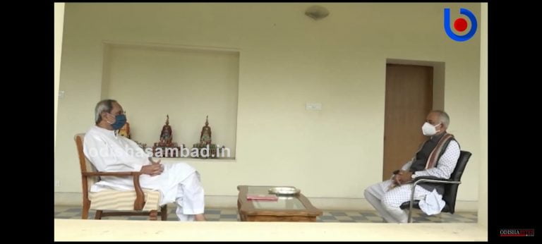 Puri Gajapati Meets Odisha CM Naveen Patnaik [Watch]