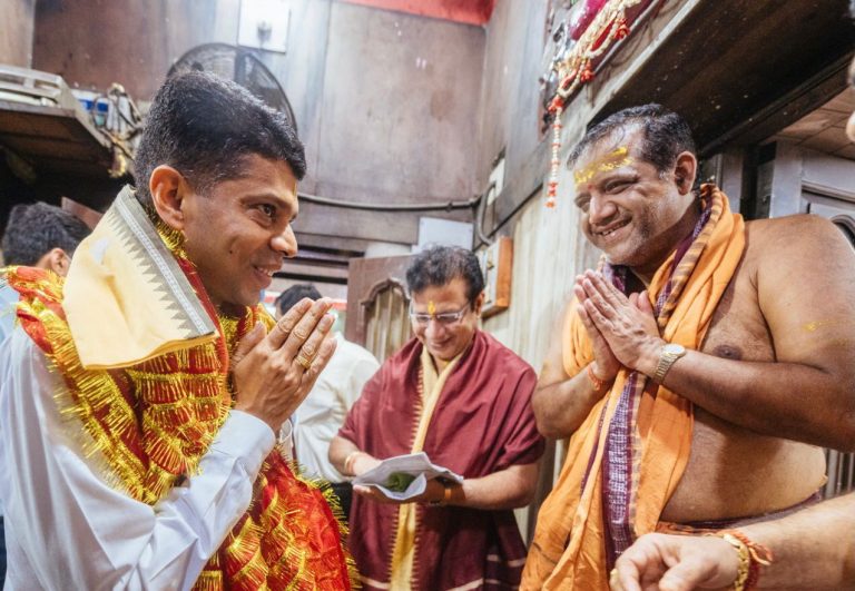 5T Secy VK Pandian Visits Cuttack’s Chandi Temple To Discuss Redevelopment Plans [In Pics]