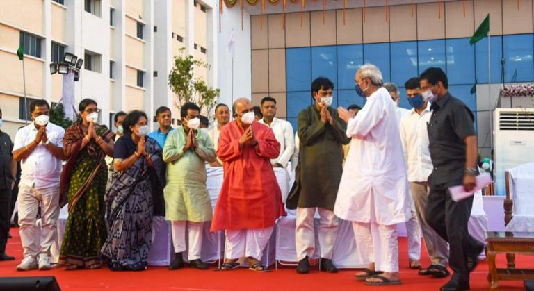 Union Minister Mandaviya Motivates Students Of Puri’s Medical College To Work For Rural People