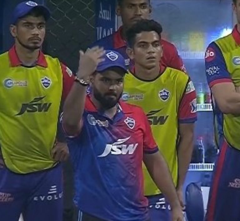 Rishabh Pant gesture