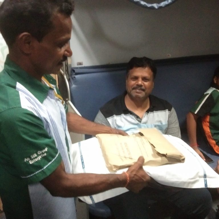 bedroll & linen service in trains