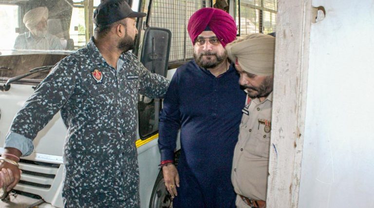 Navjot sidhu as clerk in jail