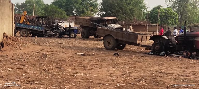 maoists set fire to vehicles