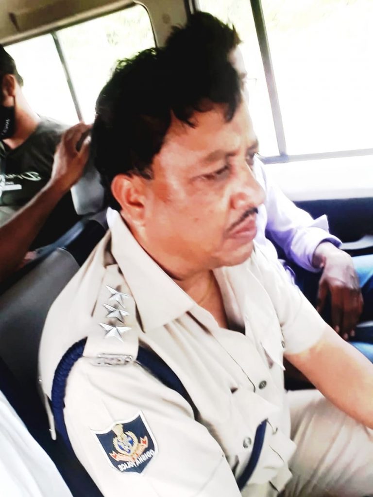 Odisha Cop Caught Taking 30K Bribe, Wife Flees On 2-Wheeler; Check Vigilance Raid Details