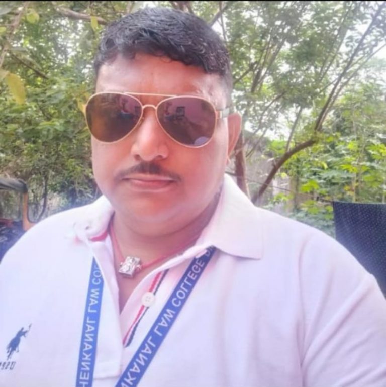 Dhenkanal Law College head clerk caught taking bribe