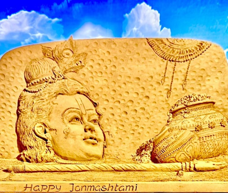 Sand Artist Sudarsan Pattnaik Wishes ‘Janmashtami’ To All With This Sculpture