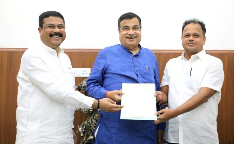 Dharmendra Seeks Gadkari’s Help For Widening A Bridge On Paradip-Chandikhol NH In Odisha