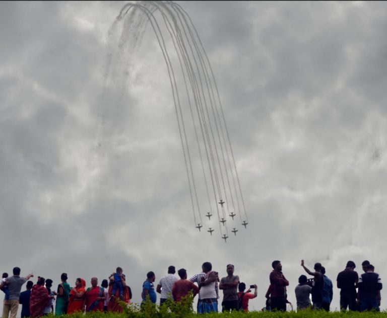 Enthralling Pictures Of Suryakiran’s Spectacular Stunts In Bhubaneswar