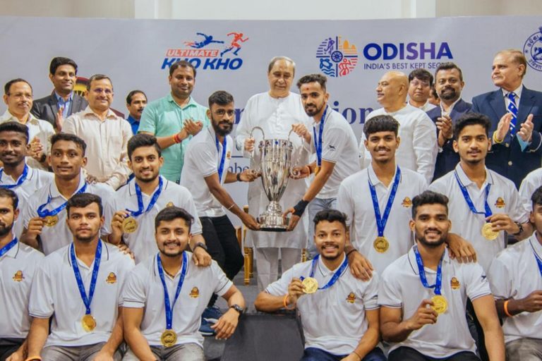 Naveen felicitates Juggernauts 1