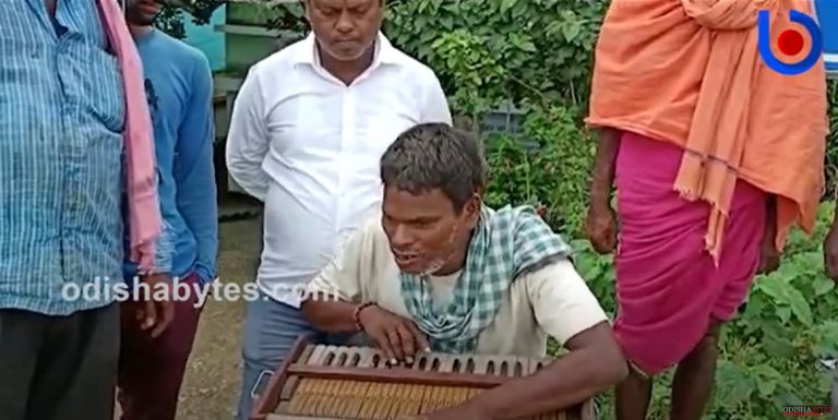 blind man sings to jajpur collector